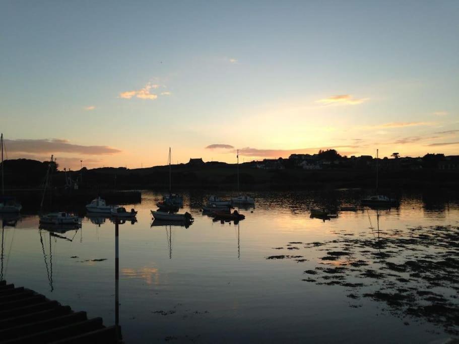 3 Bedroom Townhouse Right On The Harbour Isle of Whithorn Exteriör bild