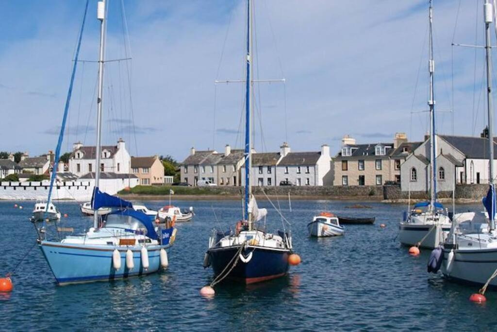 3 Bedroom Townhouse Right On The Harbour Isle of Whithorn Exteriör bild