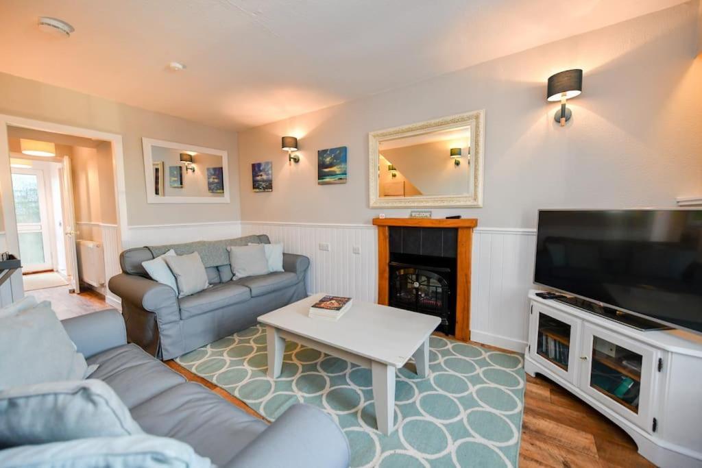 3 Bedroom Townhouse Right On The Harbour Isle of Whithorn Exteriör bild